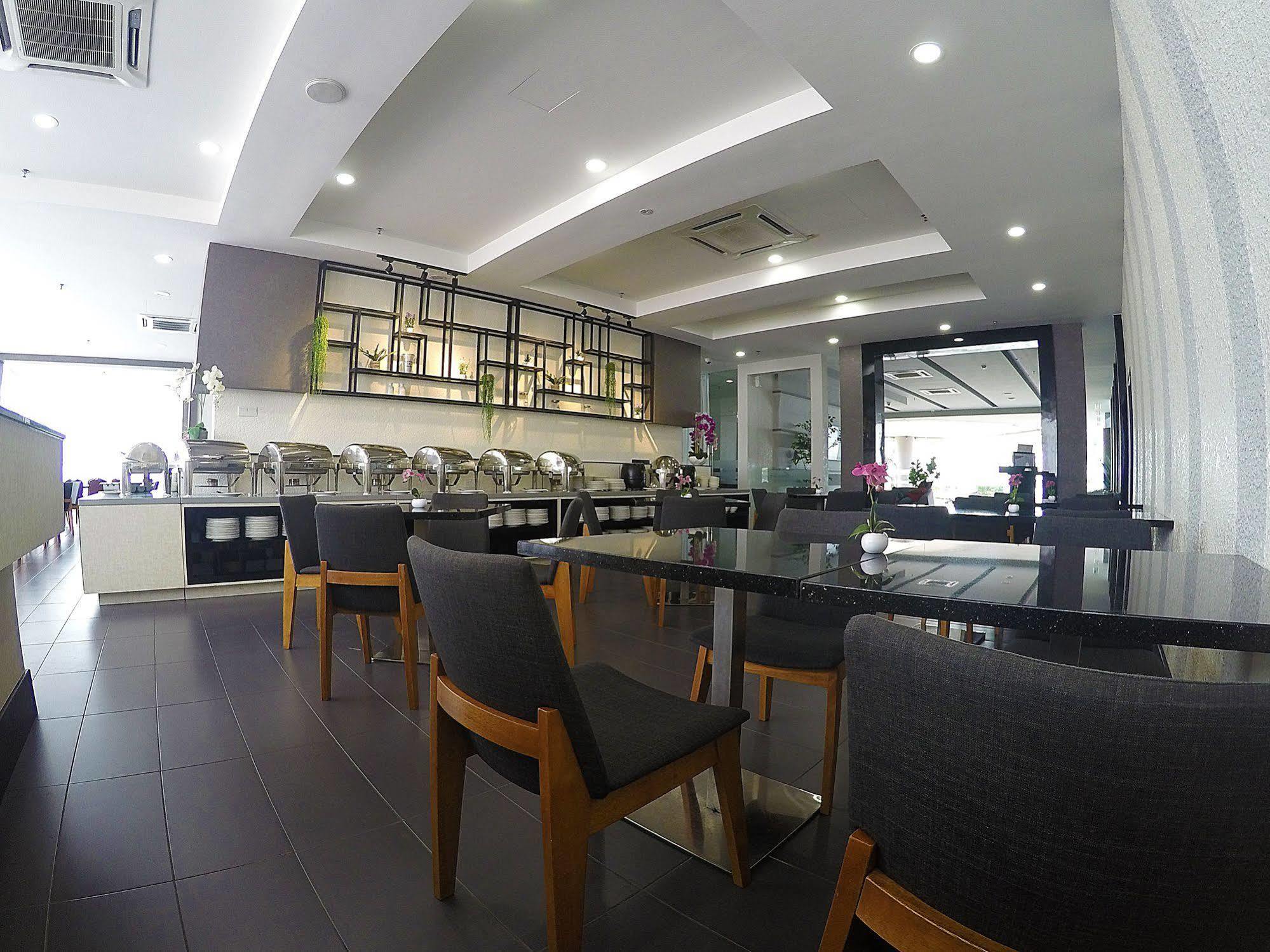 Amansari Hotel Nusajaya Nusajaya  Buitenkant foto